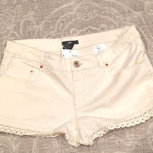 NWT - H&M S6 Cream Shorts